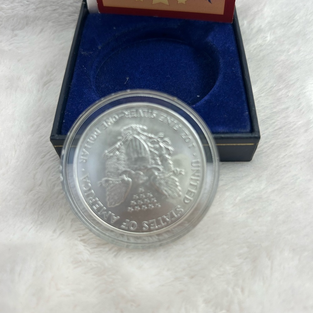 2000 Silver Bullion American Eagle Coin - Picture 3 of 4